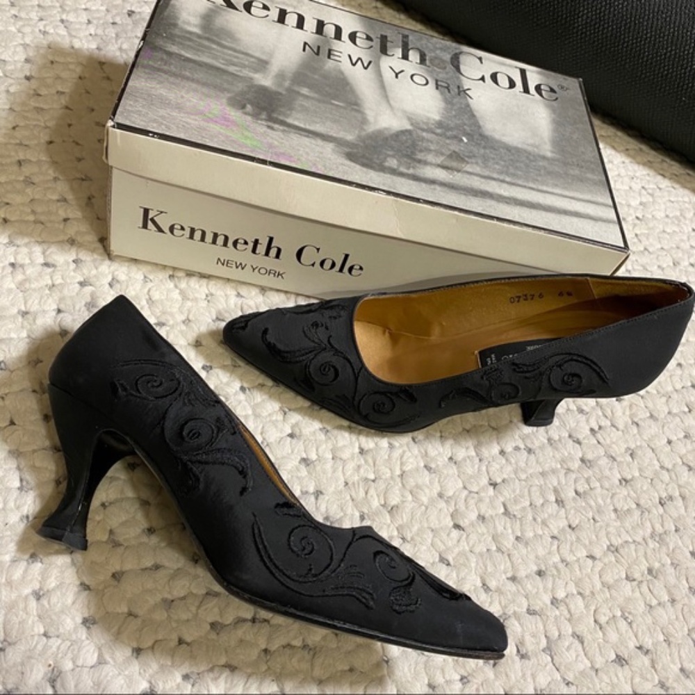 KENNETH COLE Black Embroidered Kitten Heels 6.5 1/2 - Picture 1 of 8
